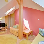 Lion - Avocado Apartment